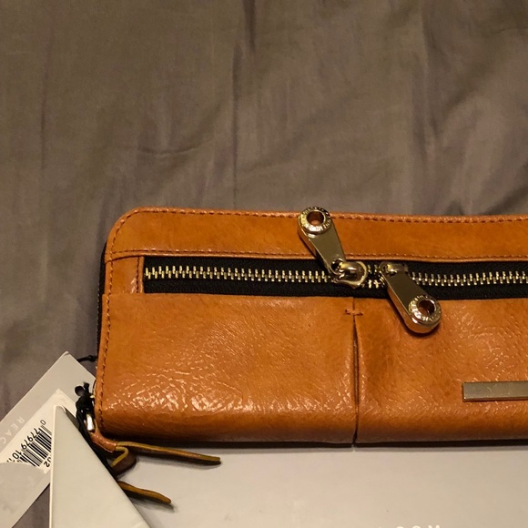 Kenneth Cole Handbags - Kenneth Cole Reaction Wallet NWT Kenneth Cole Handbags - Kenneth Cole Reaction Wallet NWT